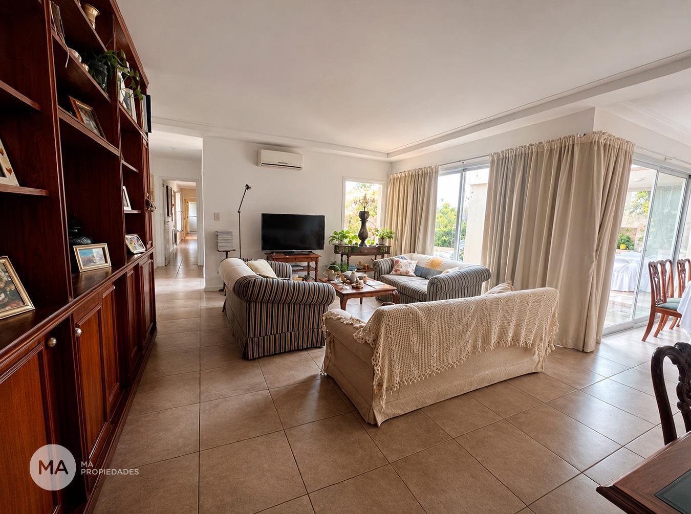 Foto de Venta | Casa de 3 dormitorios con gran terreno - San Sebastián - Funes, imagen 1