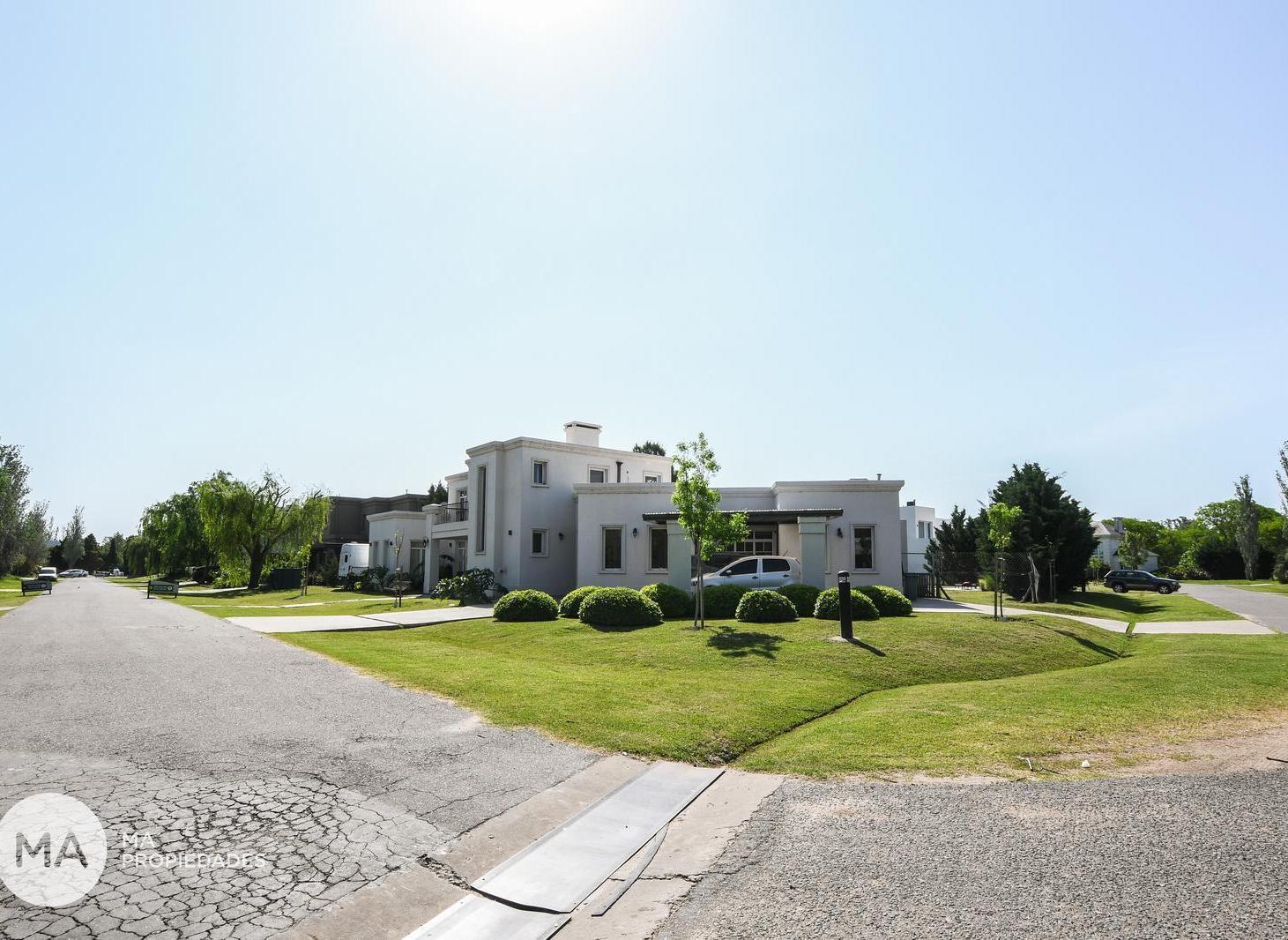 Foto de Venta | Casa 5 Dormitorios con jardín y pileta - Kentucky Club de Campo, imagen 5