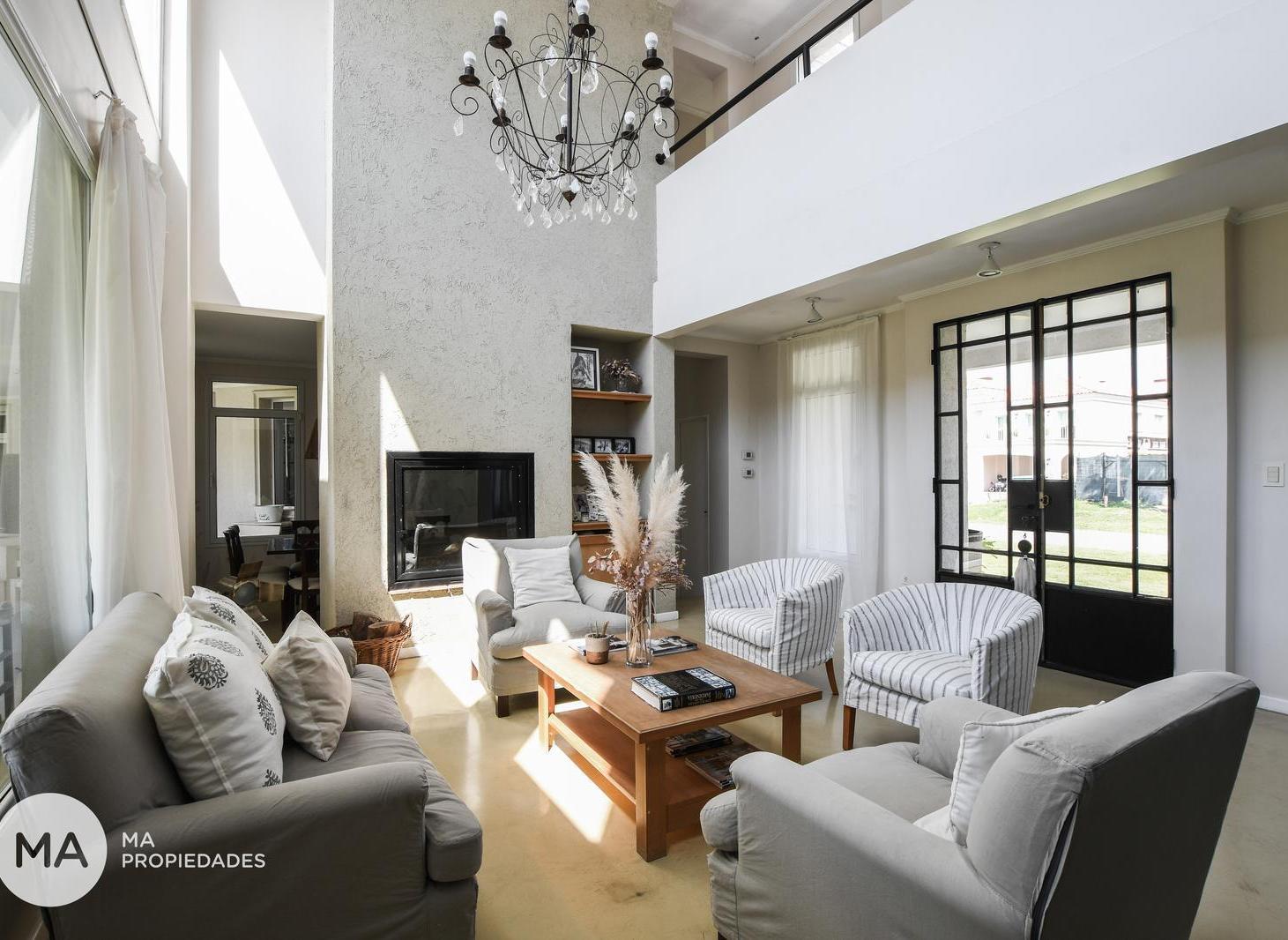 Foto de Venta | Casa 5 Dormitorios con jardín y pileta - Kentucky Club de Campo, imagen 1