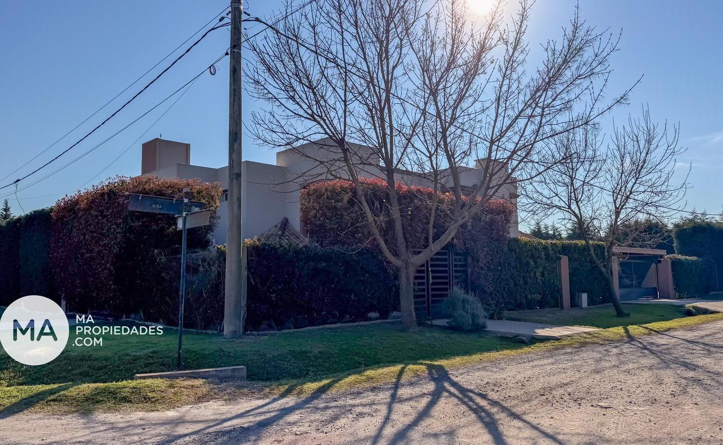 Foto de Venta | Casa 3 dormitorios sobre 2 lotes con más de 1000 m²- Alba 1600, imagen 4