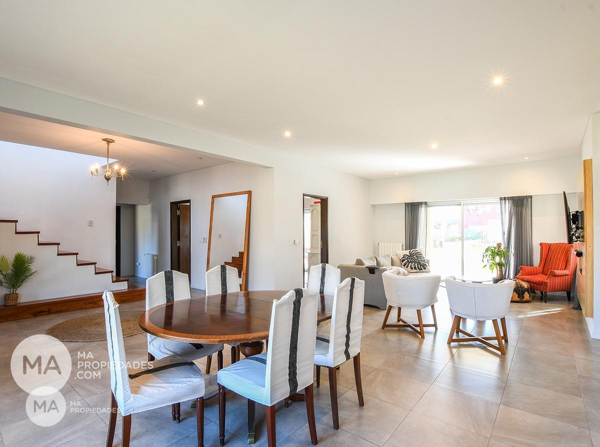 Foto de Alquiler | Casa 4 dormitorios, jardín, piscina - Av. Jorge Newbery 8600, imagen 3