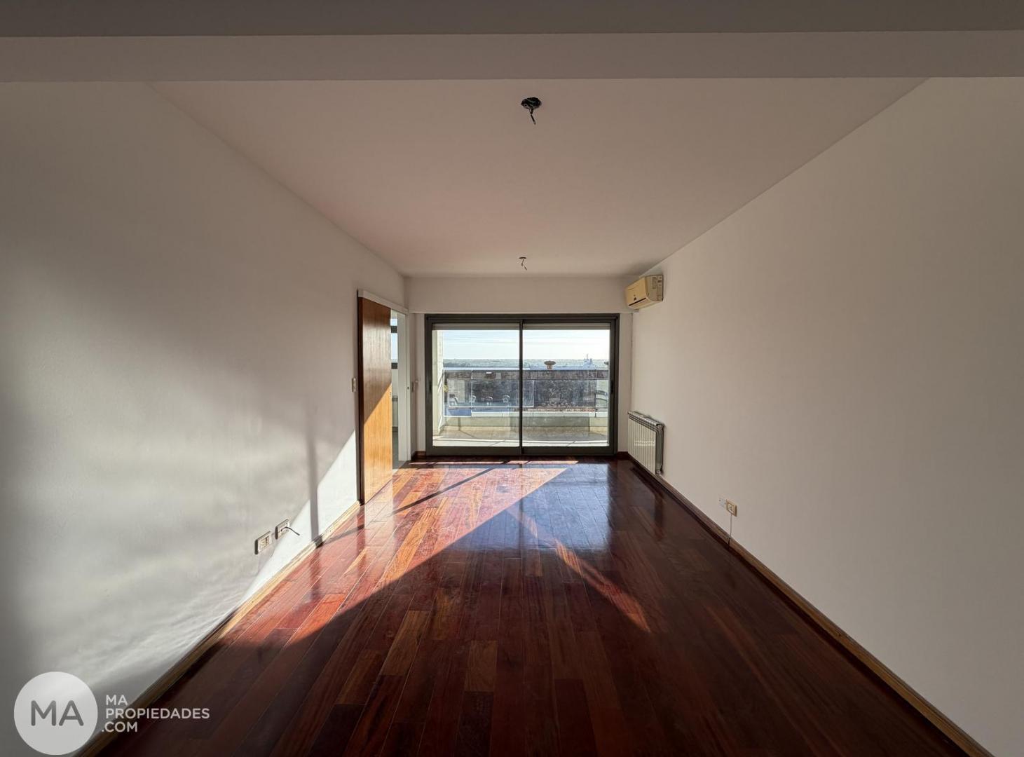 Foto de Venta | Departamento 2 Dormitorios con vista al río - San Martín 300, imagen 2