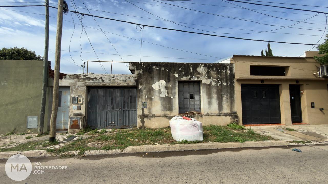 Foto de Venta | Casa 2 dormitorios con patio y cochera a refaccionar - Husares, imagen 1