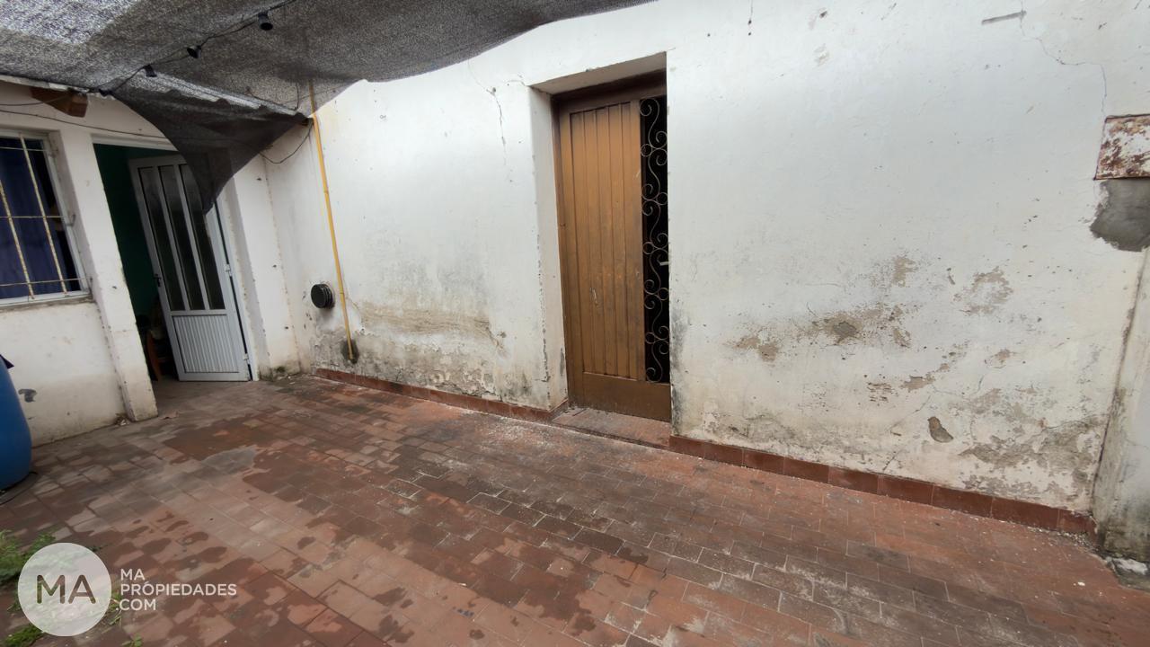 Foto de Venta | Casa 2 dormitorios con patio y cochera a refaccionar - Husares, imagen 2