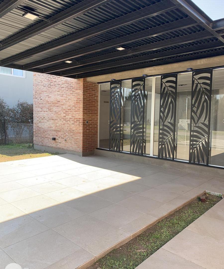 Foto de Venta | Casa de 3 dormitorios con pileta y jardín en Aguadas - Funes, imagen 4