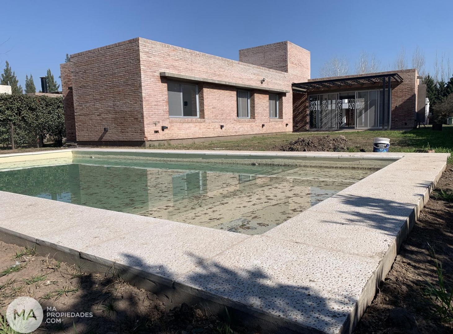 Foto de Venta | Casa de 3 dormitorios con pileta y jardín en Aguadas - Funes, imagen 2
