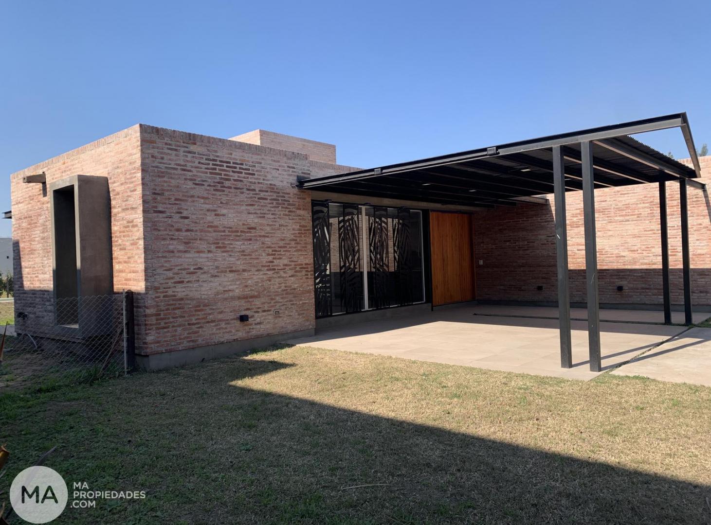 Foto de Venta | Casa de 3 dormitorios con pileta y jardín en Aguadas - Funes, imagen 3