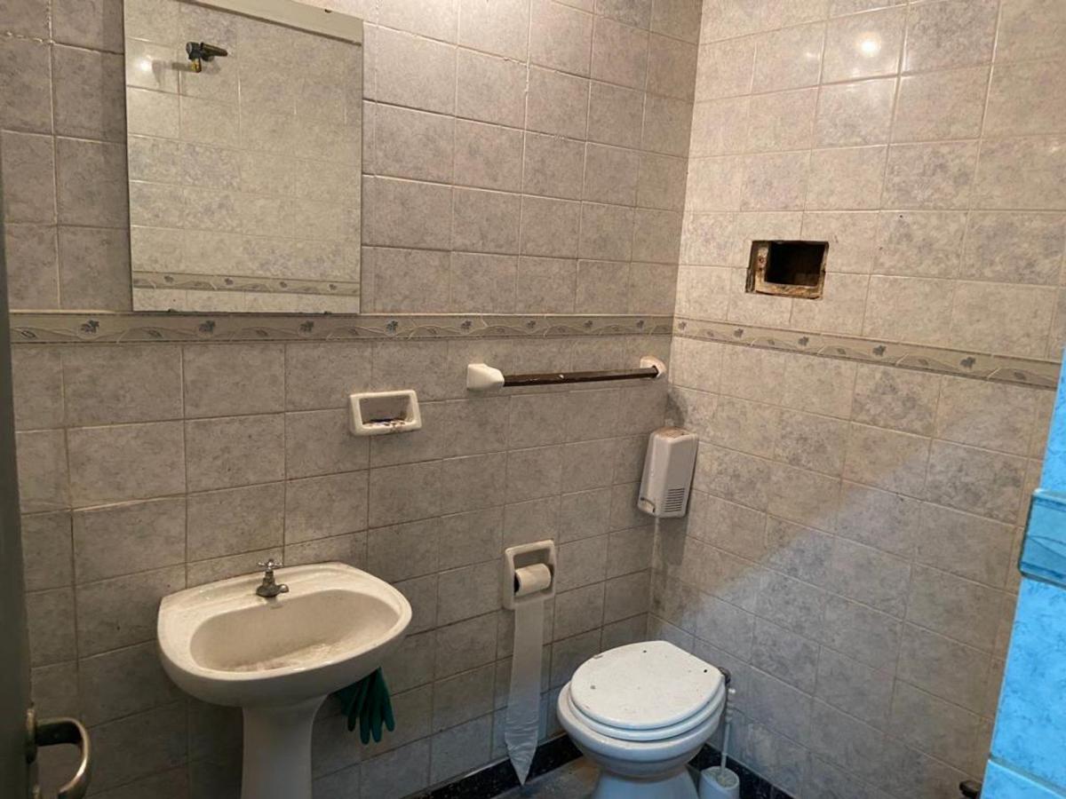 Venta Deposito con Oficina en Pompeya 5