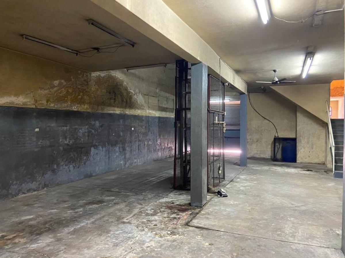 Venta Deposito con Oficina en Pompeya 2