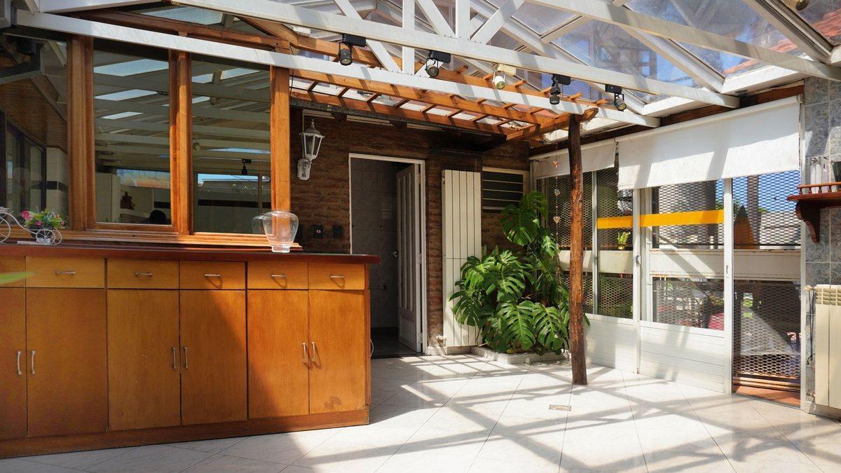 Venta Casa 12 Amb con Pileta en Lomas de Zamora 2