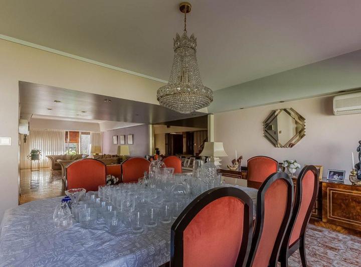 Venta Casa Triplex con cocheras en Flores 4