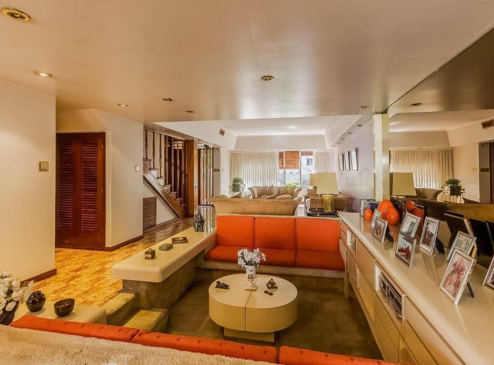 Venta Casa Triplex con cocheras en Flores 5