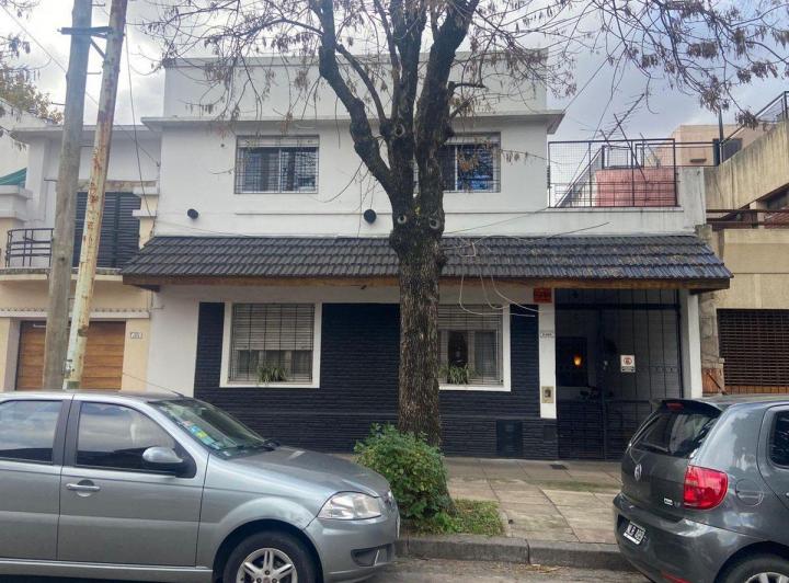 Venta Casa 5 ambientes patio y terraza Versalles 3