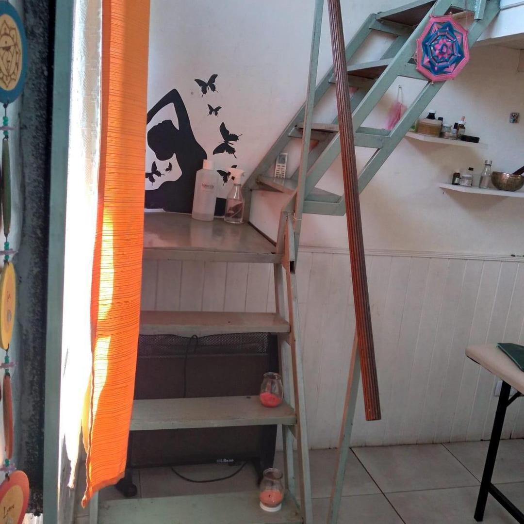 LOCAL con altillo- Ituzaingó Sur