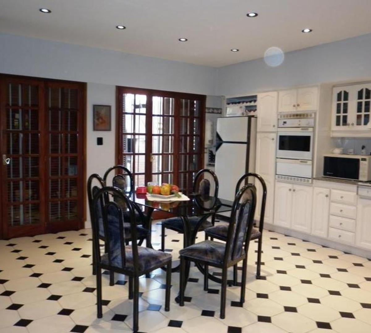 Hermoso Chalet de 6 ambientes en Castelar Norte