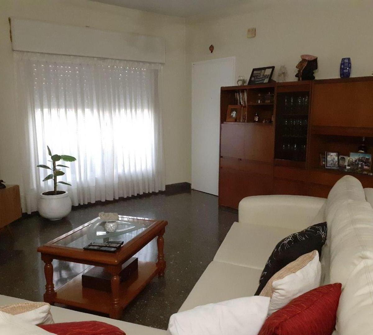 Casa 5 ambientes - Castelar Norte