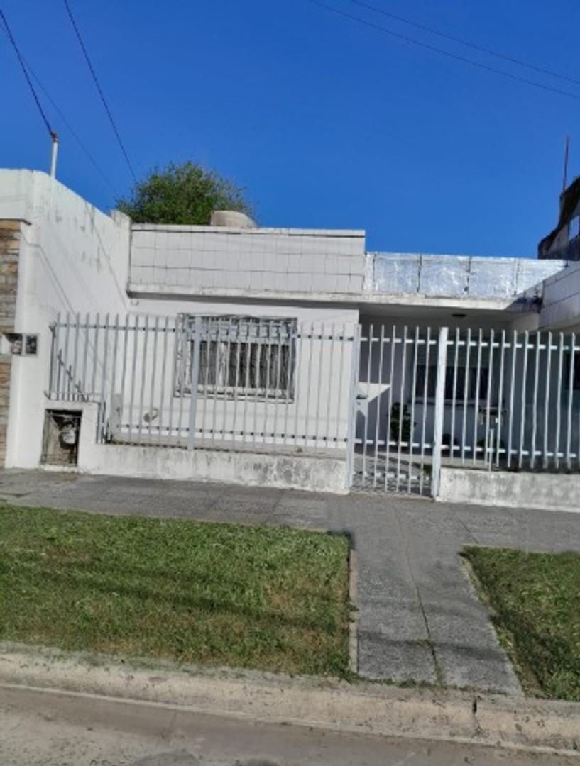 Casa de 3 ambientes - Castelar Norte