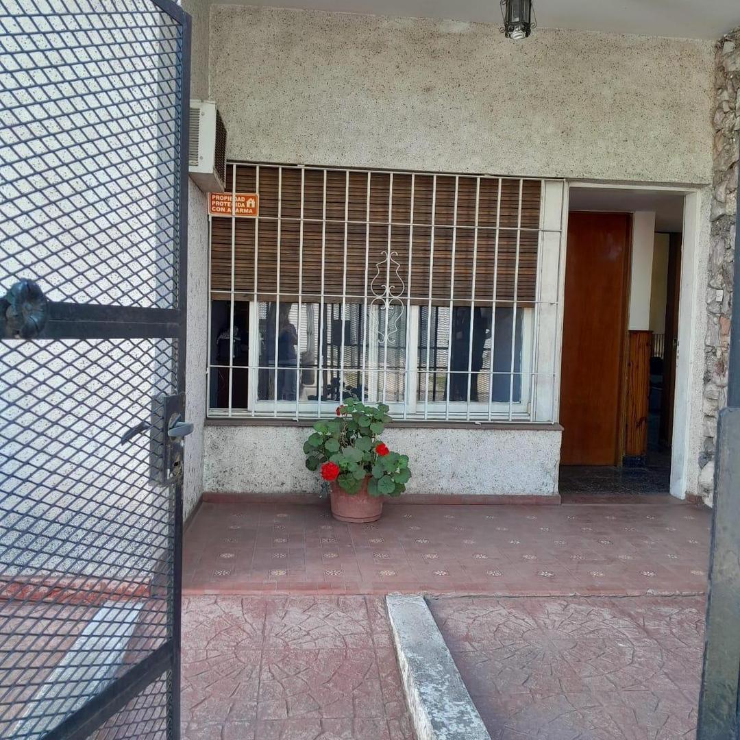 Casa 4 ambientes- Ituzaingó norte