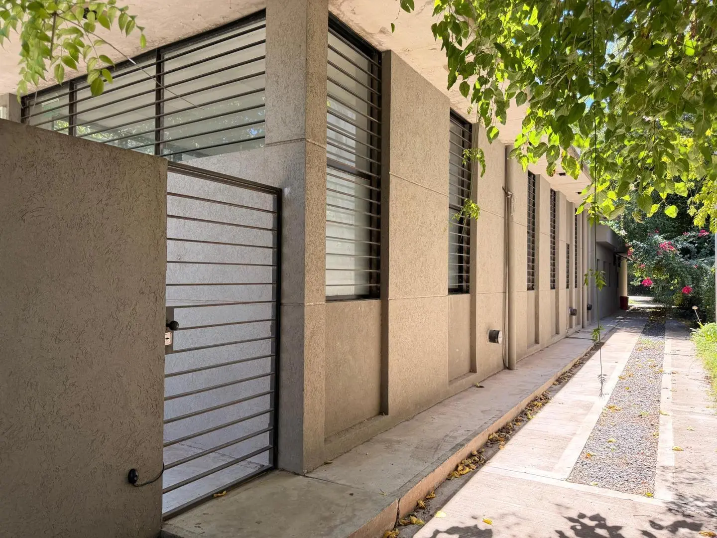 Casa apta uso profesional y comercial - Ituzaingó Norte 2