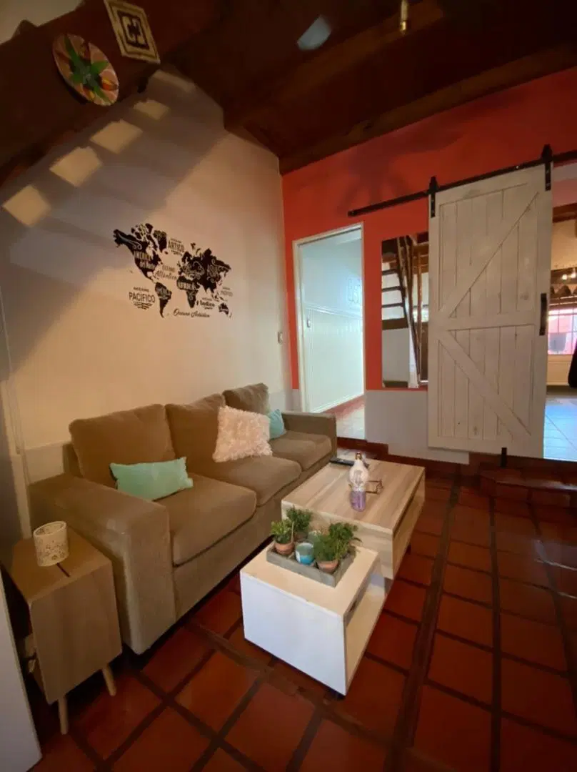 Casa tipo PH de ambientes- Castelar Norte 1