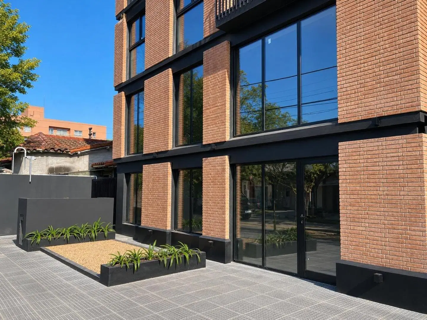 Local a estrenar de 150 m² en BrickHouse Ituzaingó 2