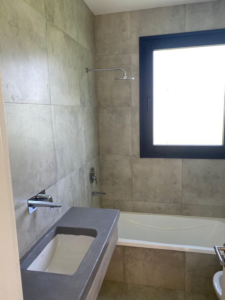 Impecable Casa en Barrio El Tropezón 2