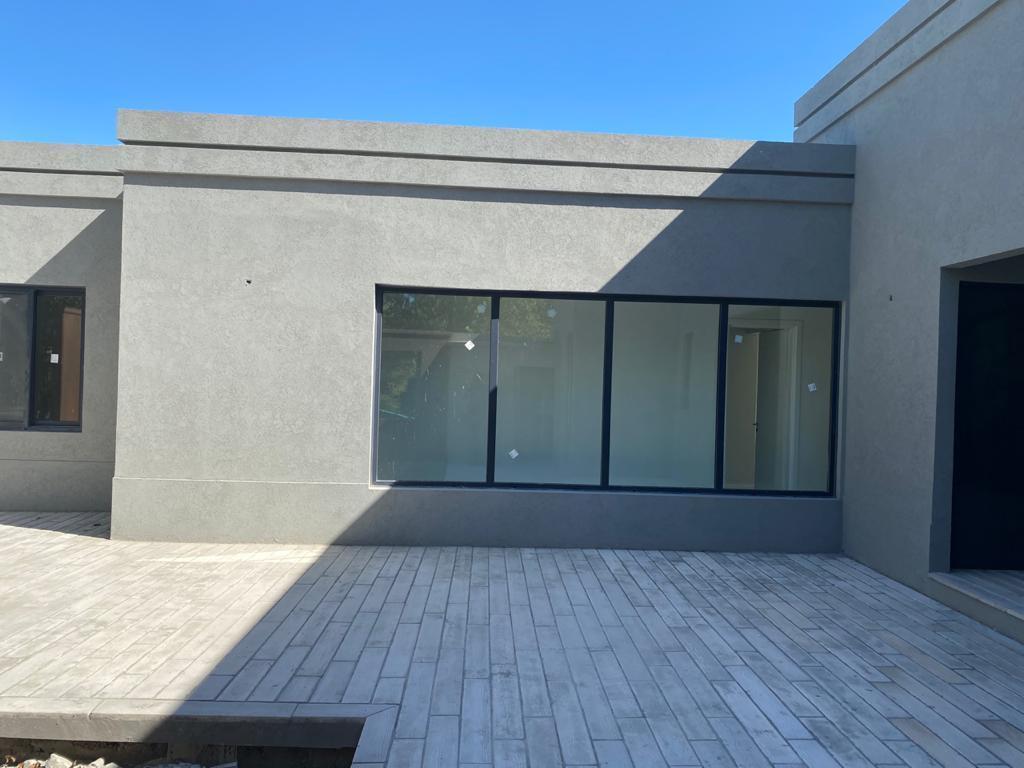 Impecable Casa en Barrio El Tropezón 4