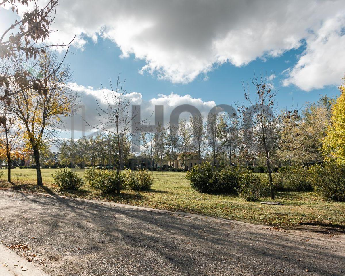 Lote 1035 m² Barrio El Tropezón. Todos Los Servicios. 2