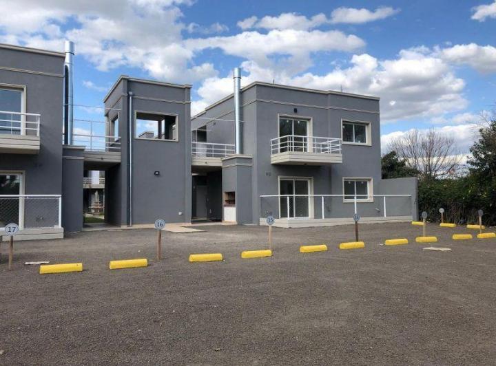 2 AMBIENTES c/balcón y cochera 5