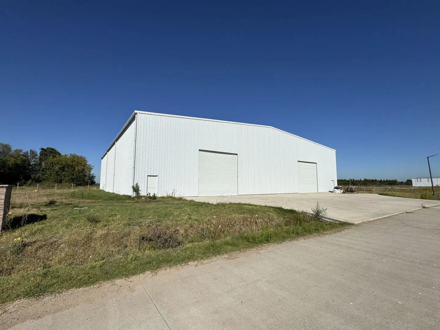 Alquiler galpón 1350m2 Exaltación de la Cruz 2