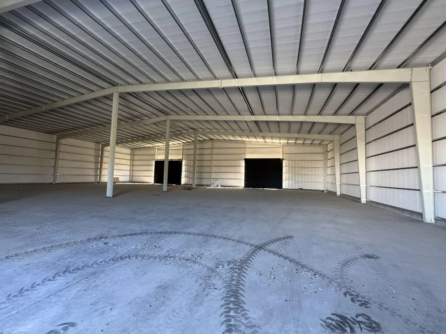 Alquiler galpón 1350m2 Exaltación de la Cruz 4