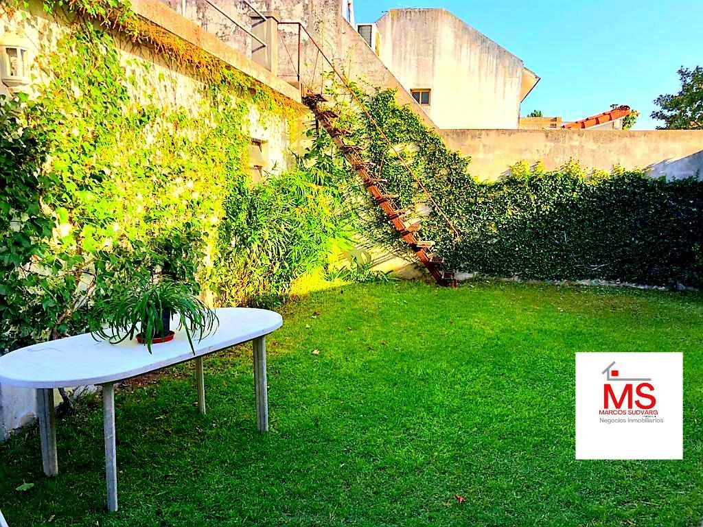 Ohiggins y Carvajal. Lote Propio. Casa con Jardín + 2 Amb C/ Terraza. 2