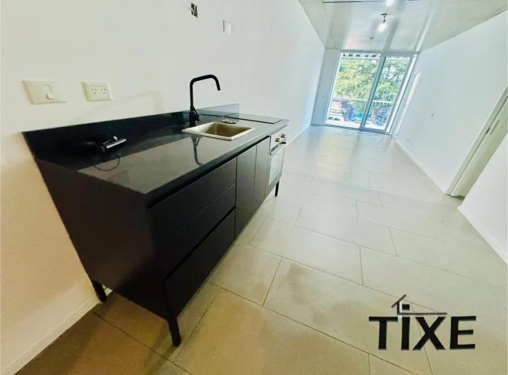 Av. Balbín y Roosevelt. A Estr. 2 amb 65 m². Baño Toil. Terraza. Patio Parrilla. 4