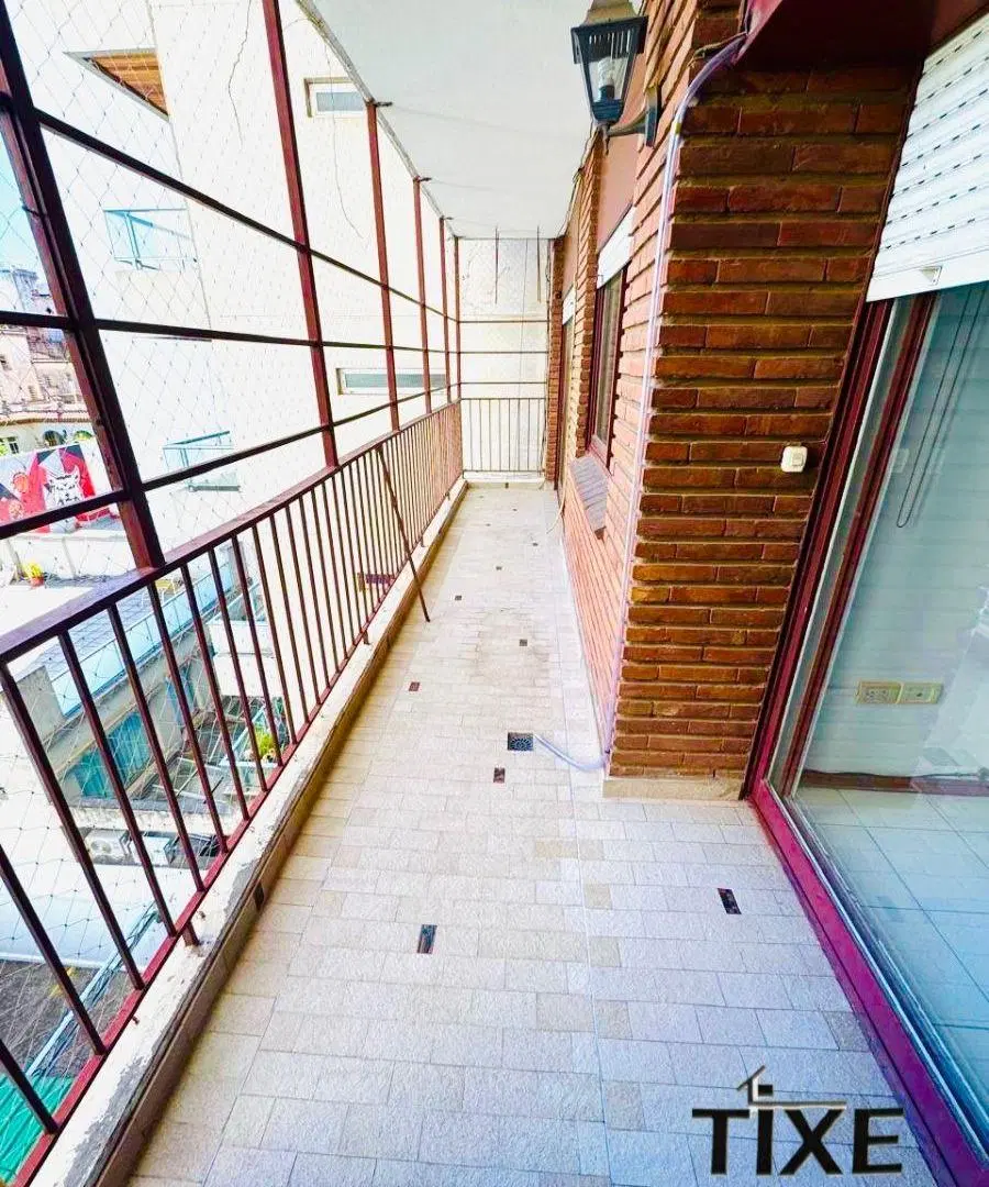 Caballito. 2 Dorm. c/ dep. Balcón C/frente Vistas. 2 Baños. Com. Diario. Cochera. 5