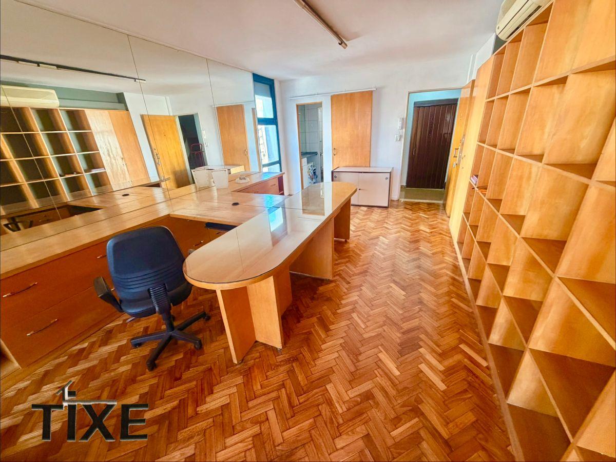 Foto de Oportunidad. Tribunales. Piso de Oficinas. 98 m2. Luz y Sol., imagen 2