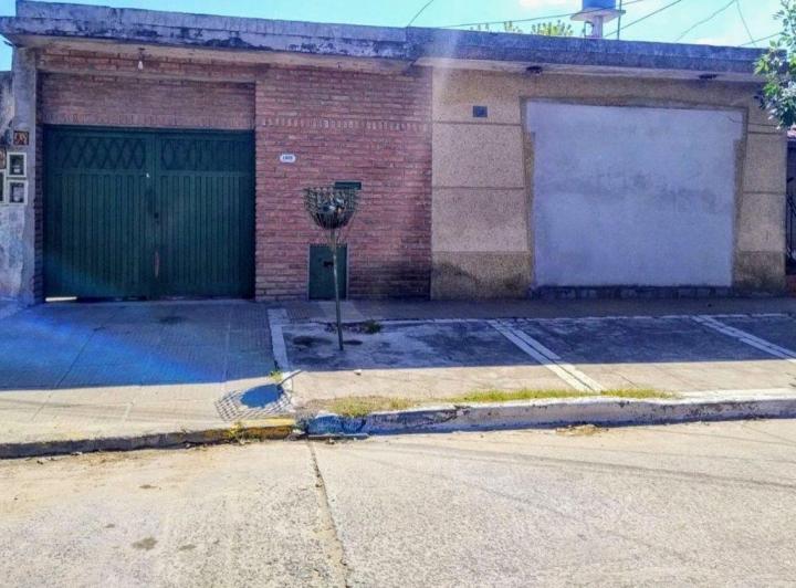 VENTA DE CASA MORENO IDEAL 2 FAMILIAS  CON LOCAL 2