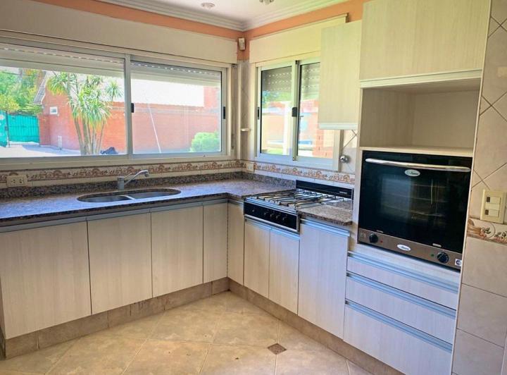 VENTA Casa quinta mas Casa con pileta mas 3 deptos 5