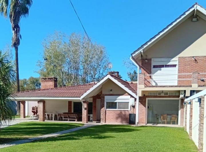 VENTA Casa quinta mas Casa con pileta mas 3 deptos 1