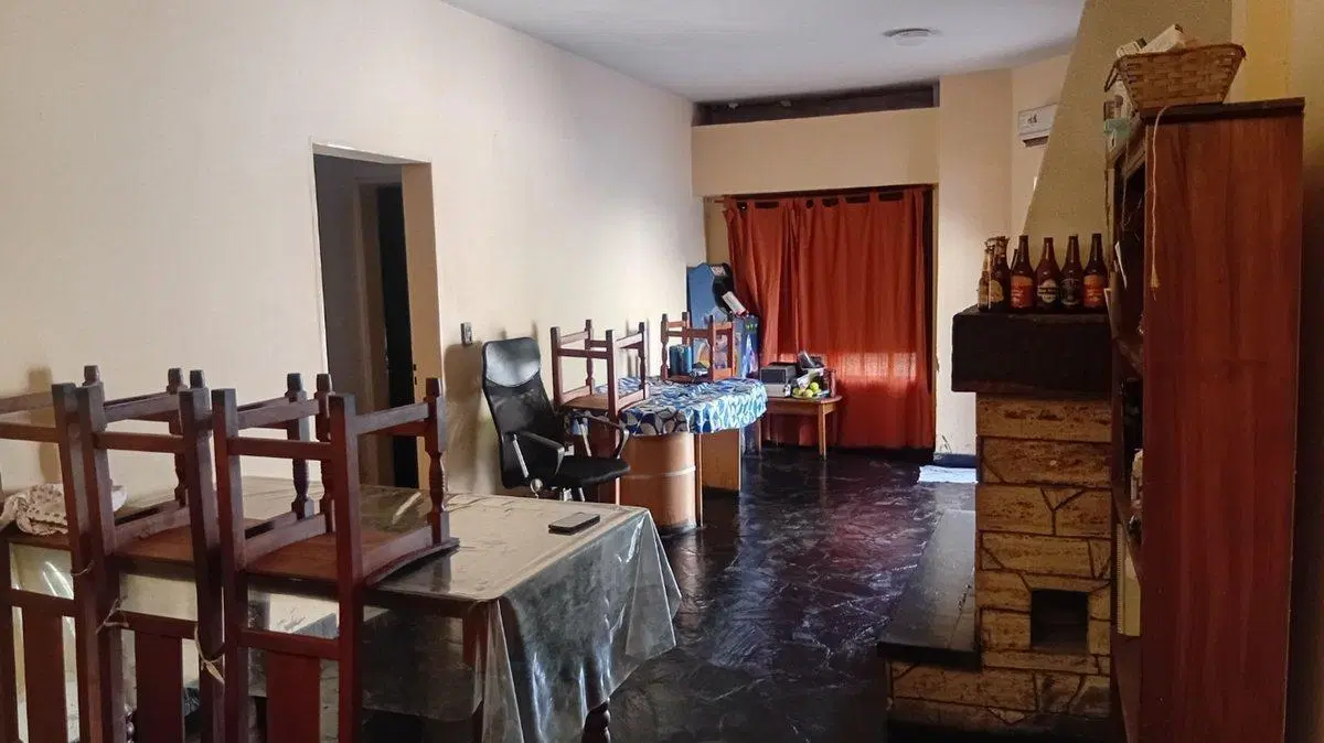 VENTA CASA 3 AMB. MAS OTRA CASA A TERMINAR MORENO 3
