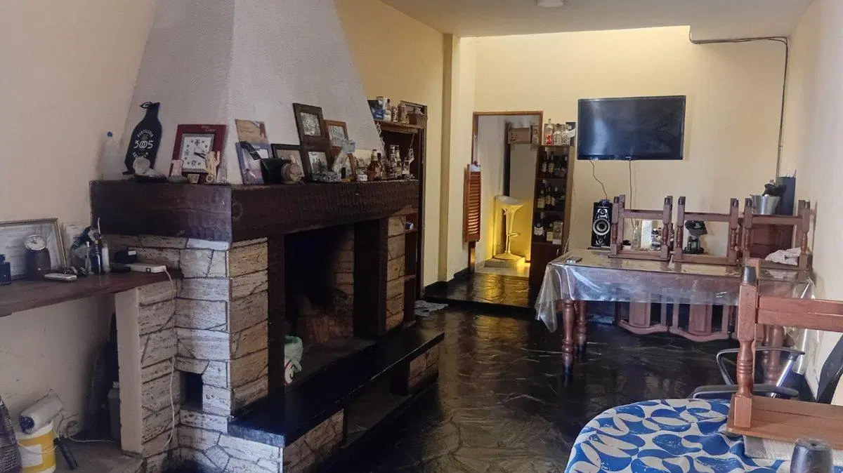 VENTA CASA 3 AMB. MAS OTRA CASA A TERMINAR MORENO 4