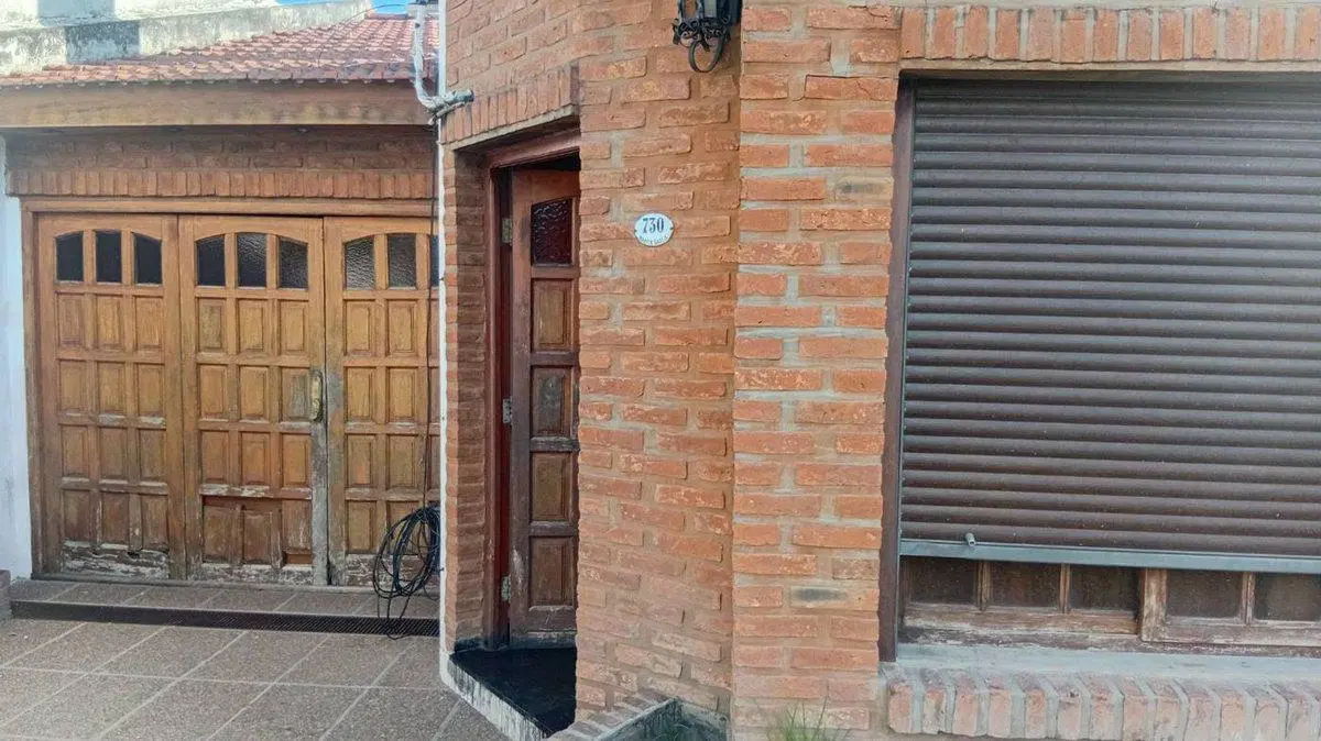 VENTA CASA 3 AMB. MAS OTRA CASA A TERMINAR MORENO 2
