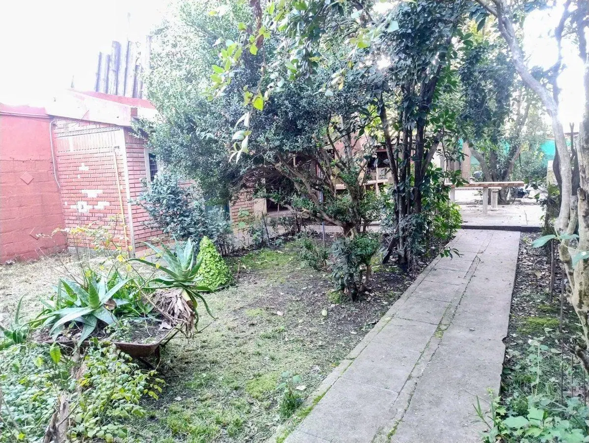 CASA EN VENTA EN FRANCISCO ALVAREZ CON PILETA 5