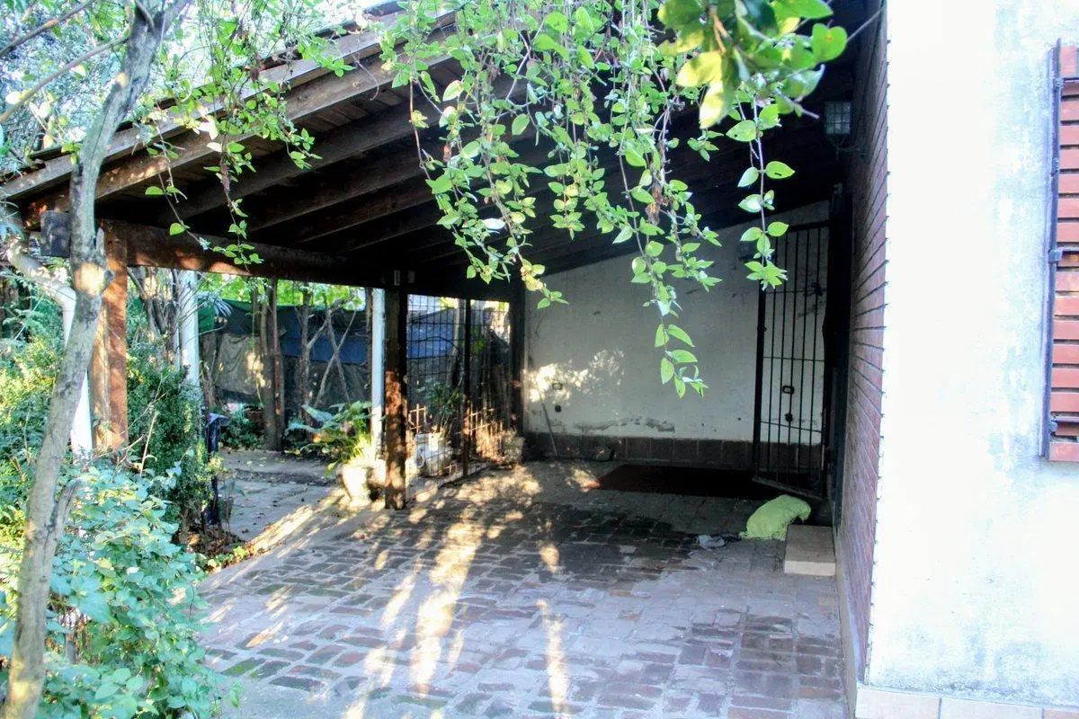 CASA EN VENTA EN FRANCISCO ALVAREZ CON PILETA 3