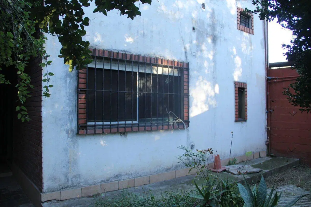 CASA EN VENTA EN FRANCISCO ALVAREZ CON PILETA 4