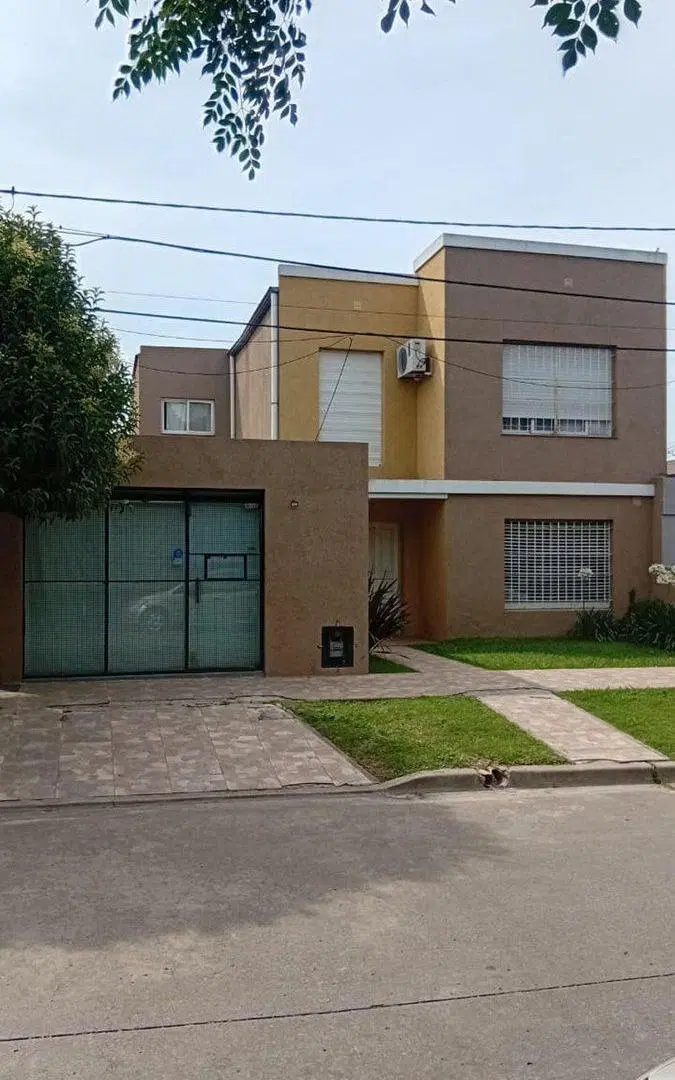 CASA EN VENTA , 4 AMBIENTES I LUJAN I APTO CREDITO 5