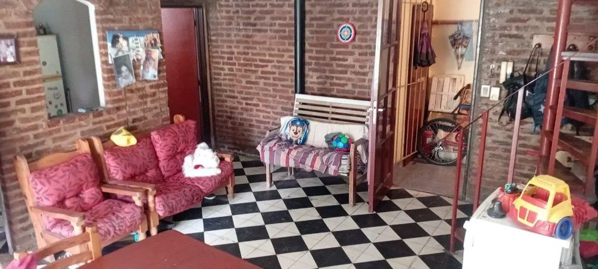 VENTA PH+LOCAL AL FRENTE EN LAREJA ZONA COMERCIAL 4