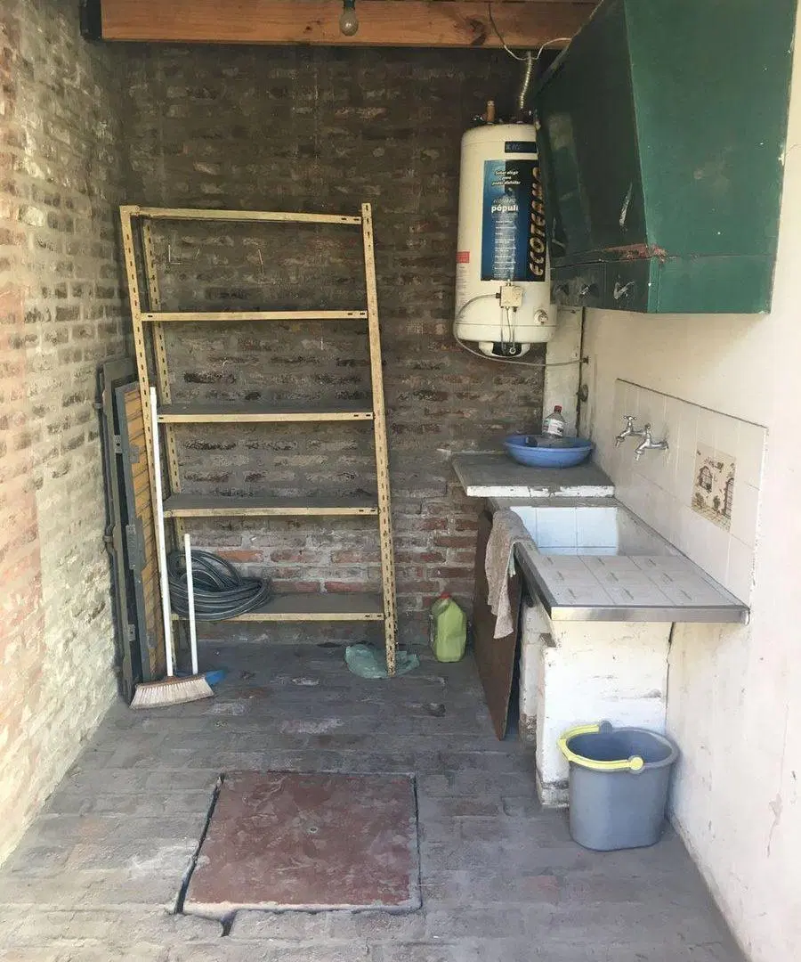 VENTA PH+LOCAL AL FRENTE EN LAREJA ZONA COMERCIAL 5