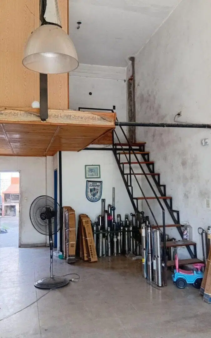 VENTA LOCAL + CASA SOBRE ACCESO OESTE INVERSION! 5