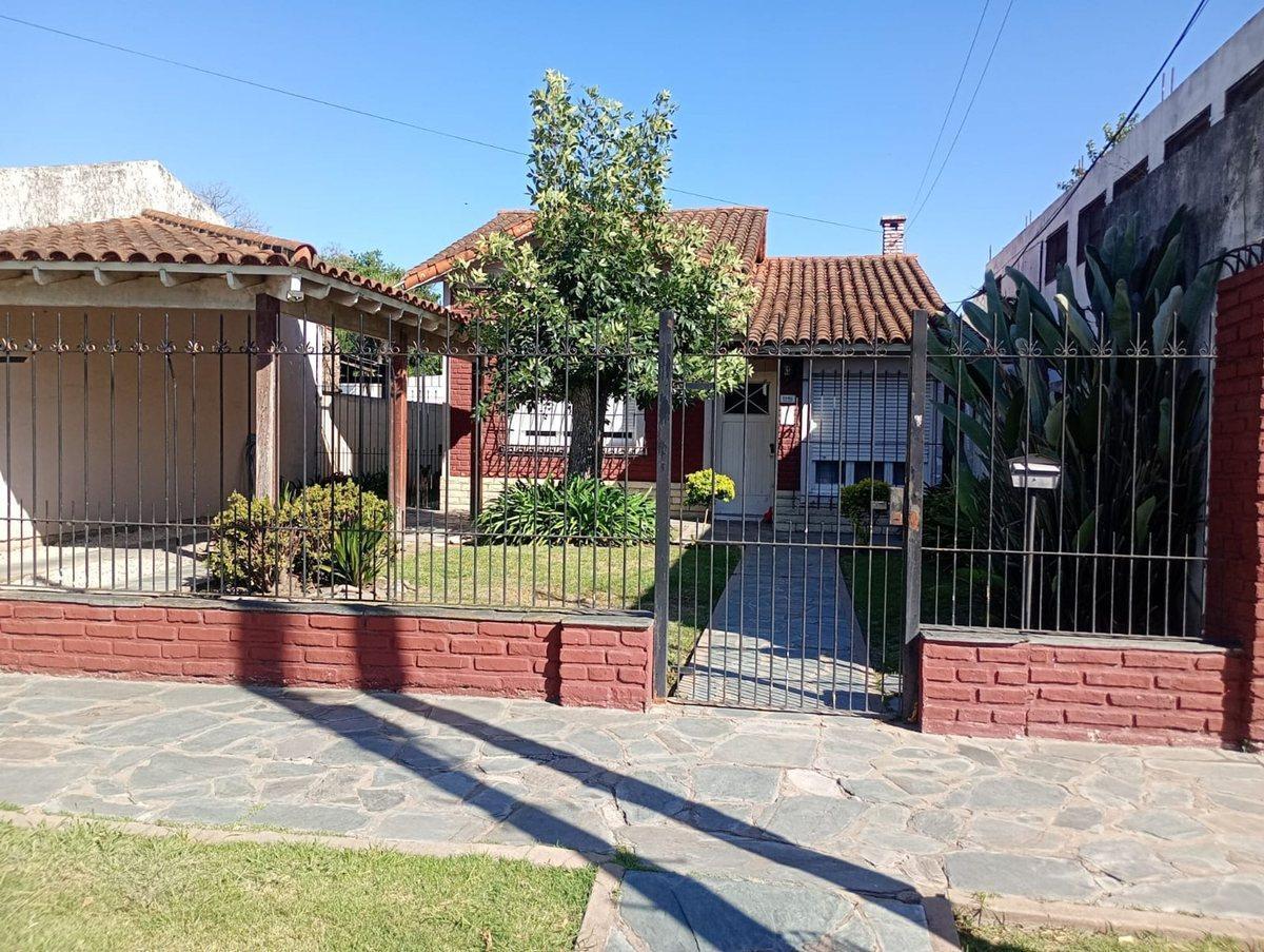 CASA EN VENTA EN MORENO