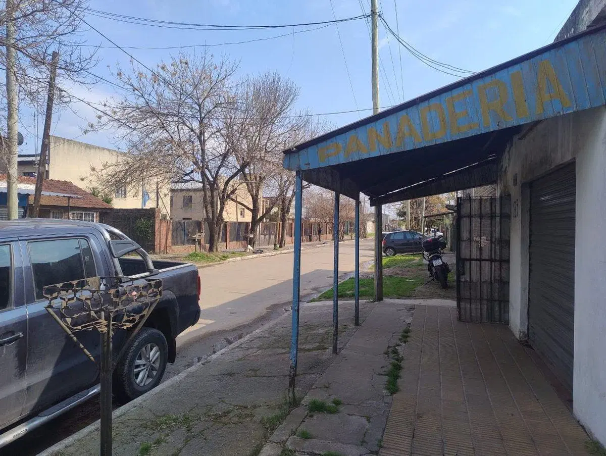 VENTA  CASA C LOCAL PANADERIA INCLUYE MAQUI MERL0 2